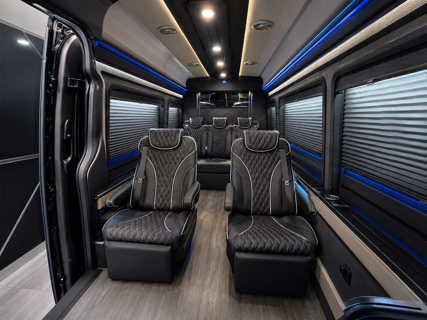 melbournecharterbusservices com is the smartest way to arrange corporate airport shuttles in melbourne